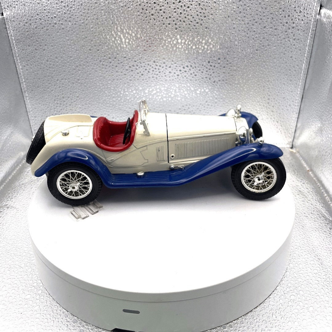 Burago 1932 Alfa Romero 2300 Spider Red White Blue Die Cast, Scale: 1/18, No. 3008 passenger side view