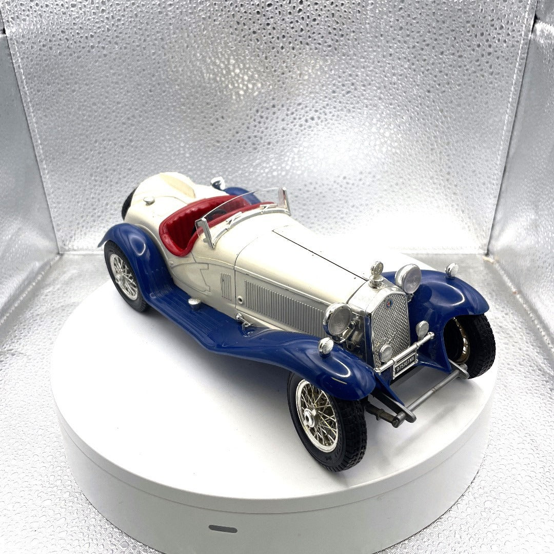 Burago 1932 Alfa Romero 2300 Spider Red White Blue Die Cast, Scale: 1/18, No. 3008 passengers/front end view
