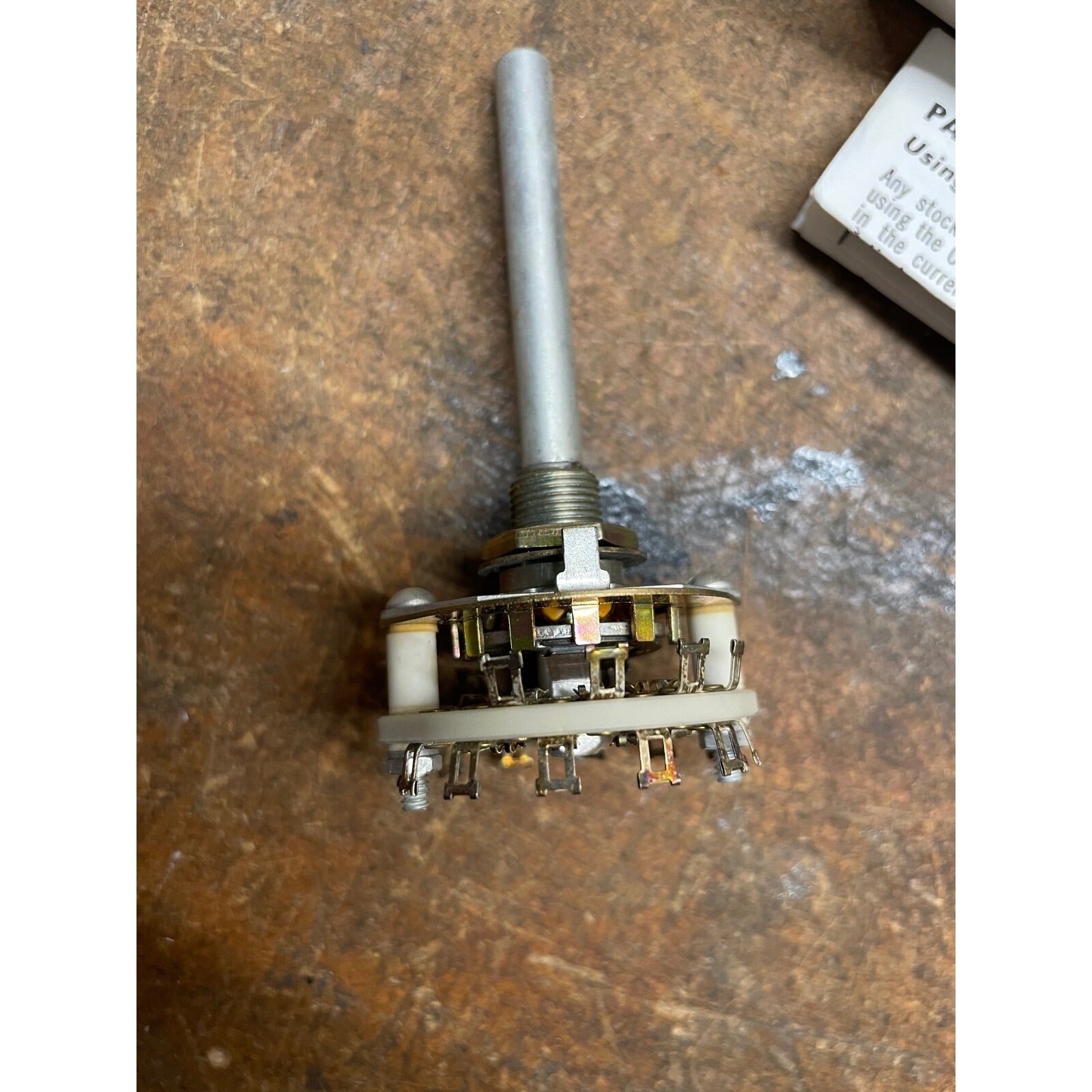 CENTRALAB PA-2015 ROTARY SWITCH 5-POL-3 POS NON-SHORTING STEATITE NIB top view of switch