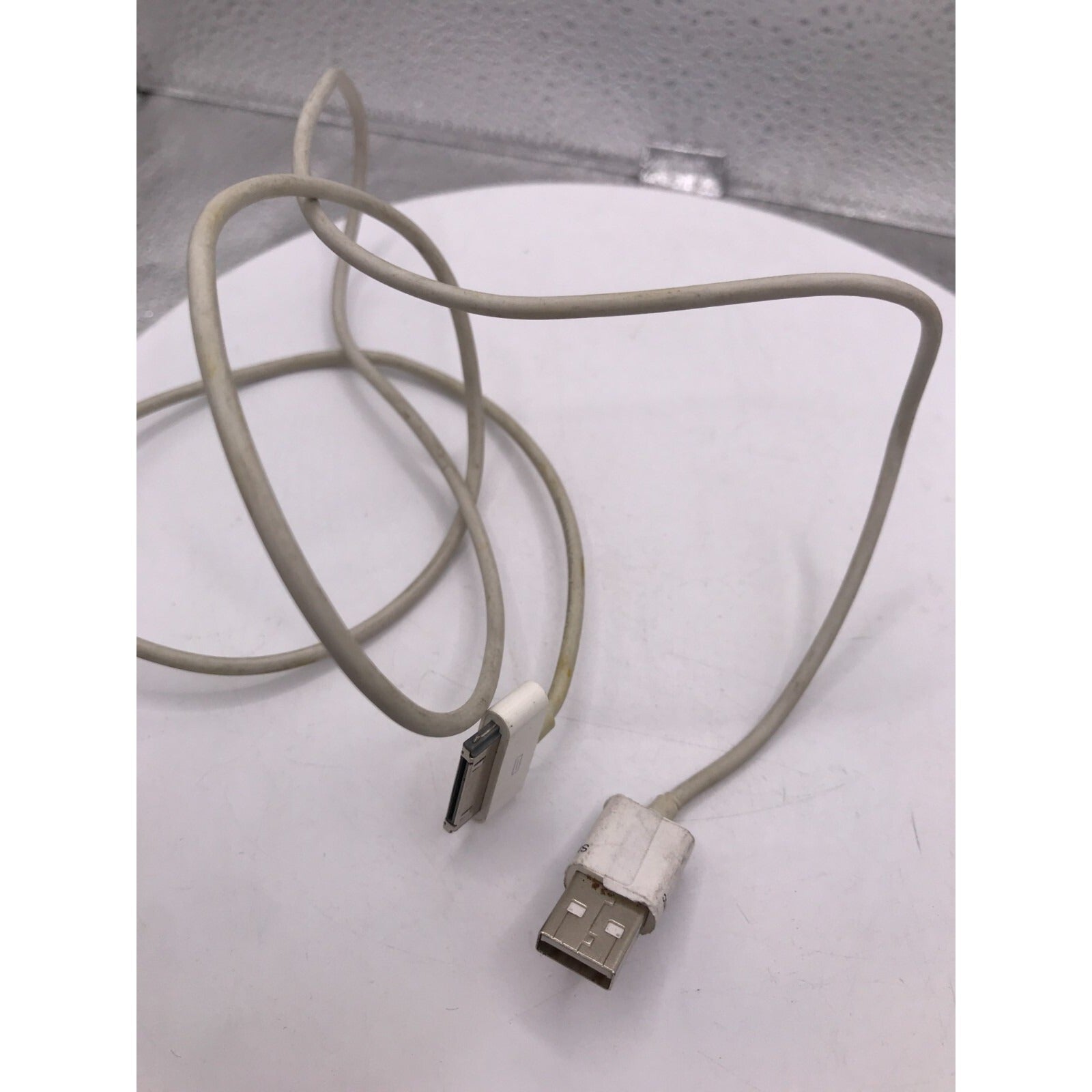 Used iPad 2 Model A1395 16GB with charging cable power cord USB