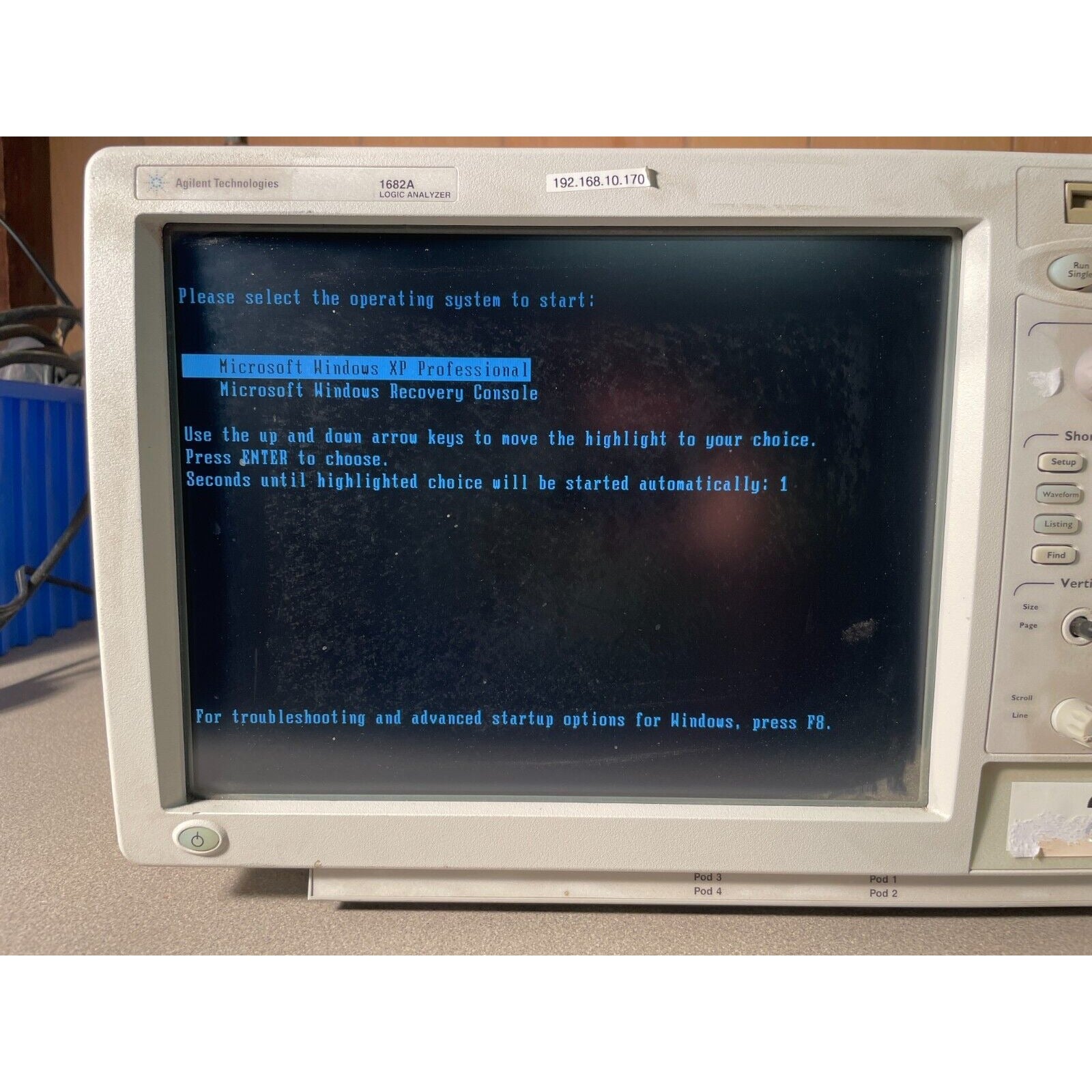 HP/Agilent 1682A Standalone Logic Analyzer display boot screen