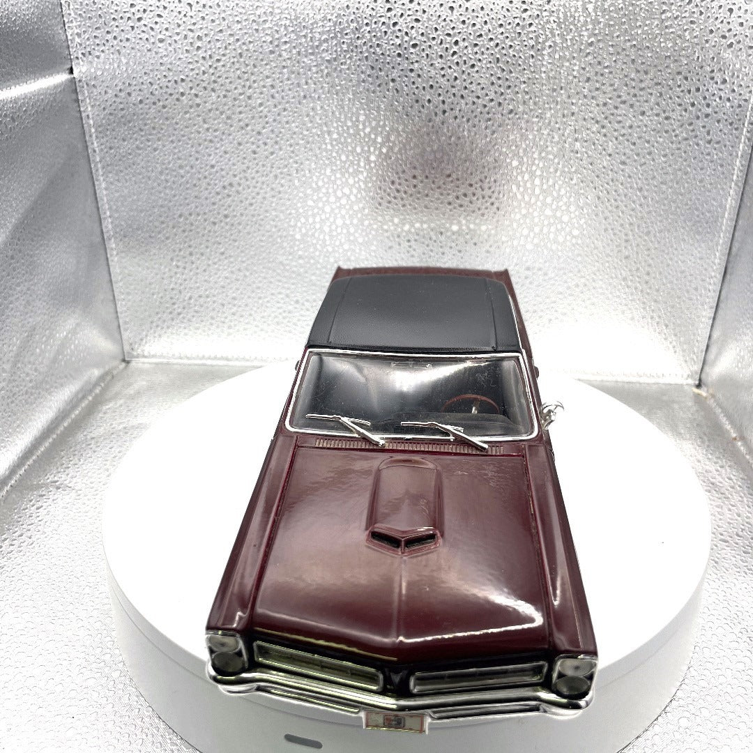 Maisto 1965 Pontiac GTO Special Edition Maroon Die Cast, Scale: 1/18 front end view