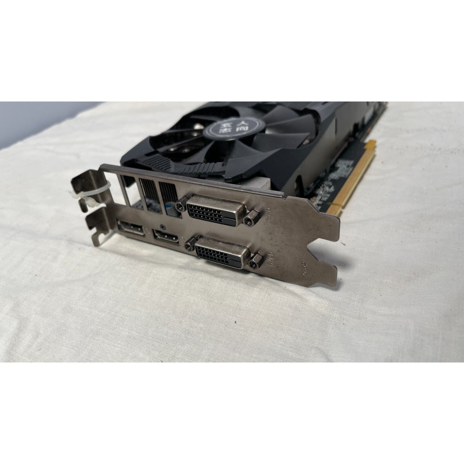 GE Force GTX GTX1060 EX OC PCI-E 6GB GDDR5 connector view 