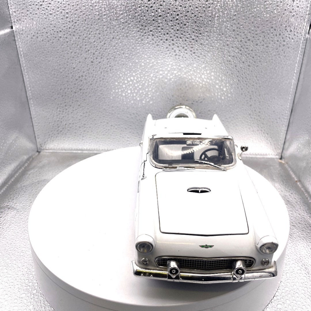 Motor Max 1956 Ford Thunderbird White Die Cast Convertible, Scale: 1/18, No. 73173 front end view