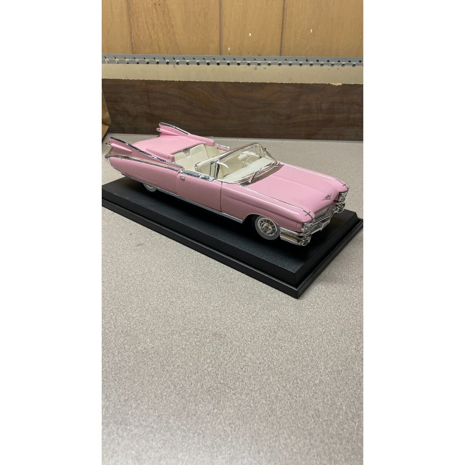 Maisto 1959 Eldorado Biarritz Pink Die Cast, Scale: 1/18 passenger side view