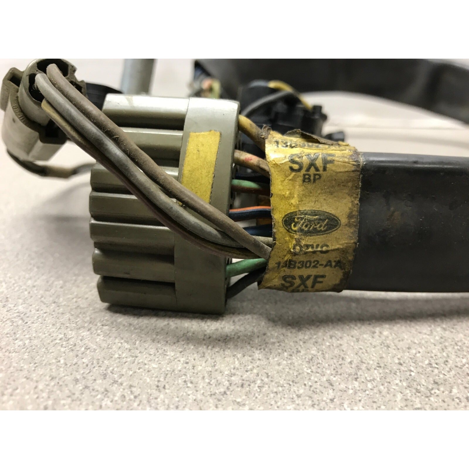Ford D7VC 13B302-AA SXF BP Steering Column Turn Signal Switch and Wiring closeup of wires in connector
