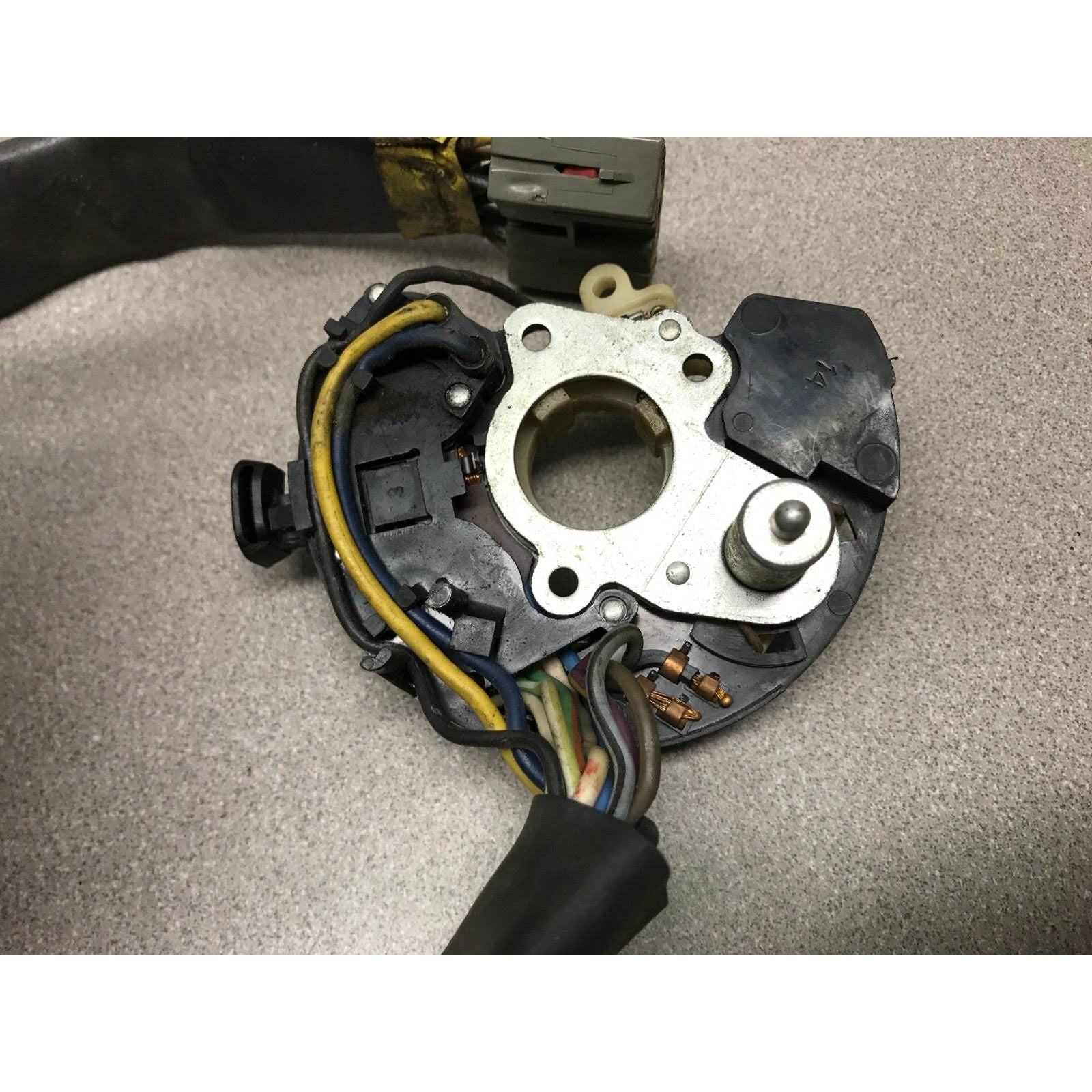 Ford D7VC 13B302-AA SXF BP Steering Column Turn Signal Switch and Wiring close up of mounting plate