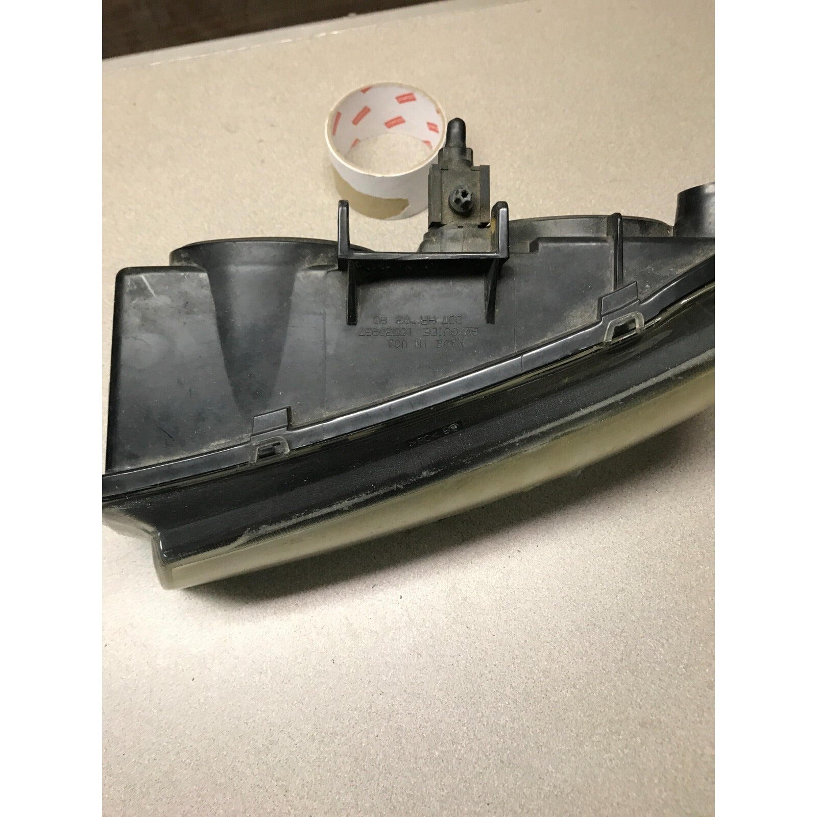 GM 16530938 Left Top Headlight Lens, Fits 2003 Chevy Silverado 2500HD top view