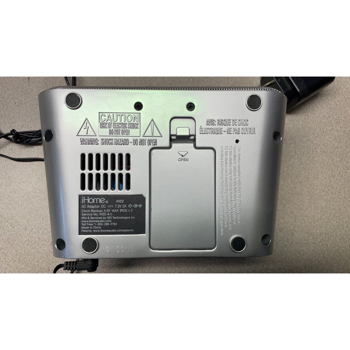iHome iH22 Music Player, Battery and Plug In. 30pin connector bottom of unit with battery compartment and electrical warnings, product label