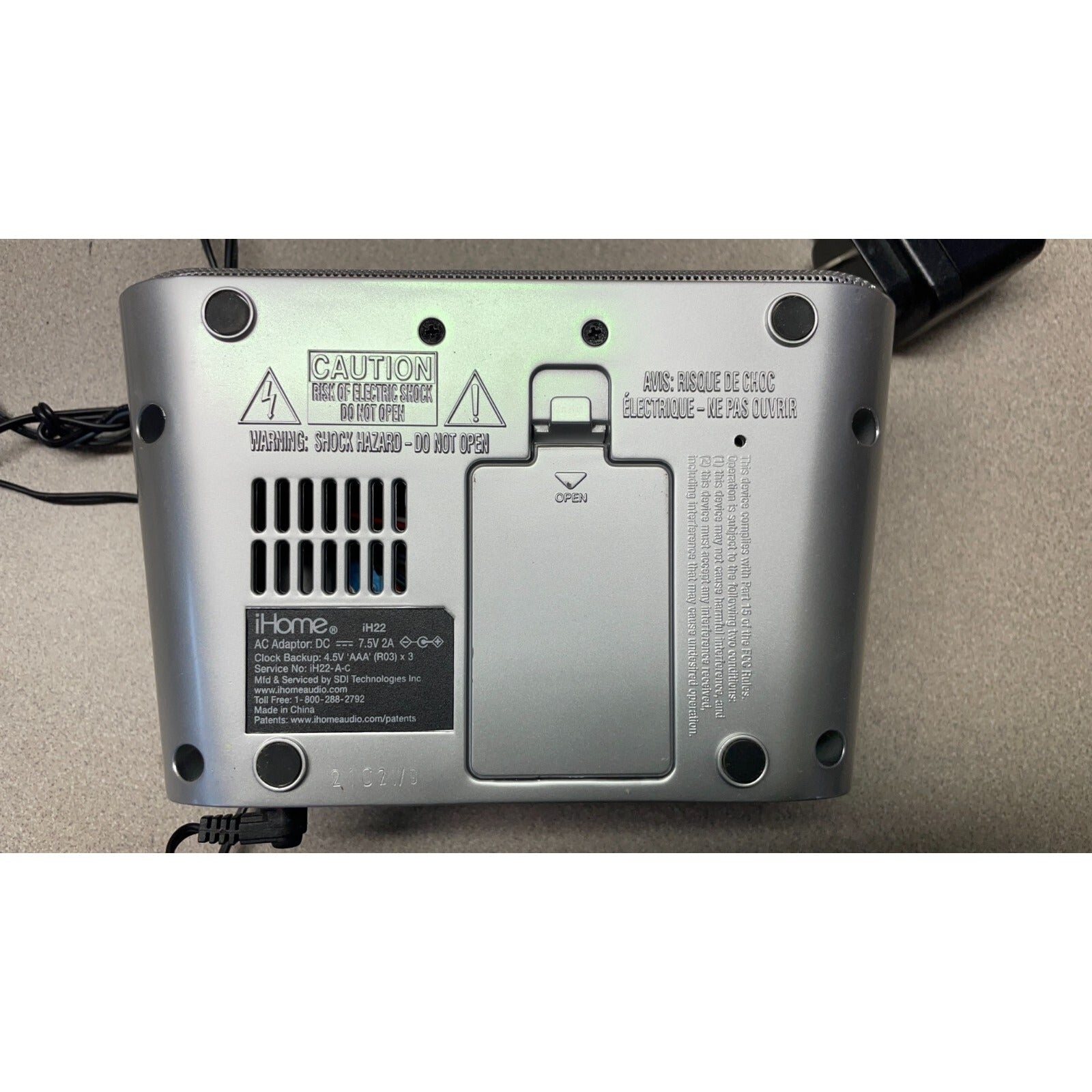 iHome iH22 Music Player, Battery and Plug In. 30pin connector bottom of unit with battery compartment and electrical warnings, product label