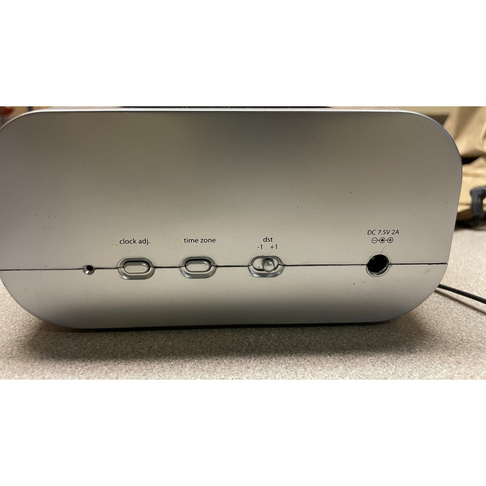 iHome iH22 Music Player, Battery and Plug In. 30pin connector back view with set buttons and power outlet