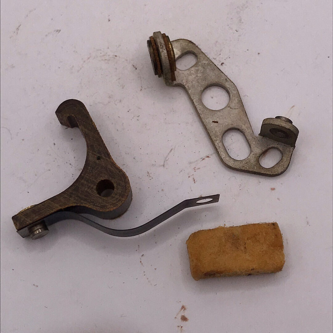 Fairbanks Morse Q2437 Magneto Ignition Points Set top view of set