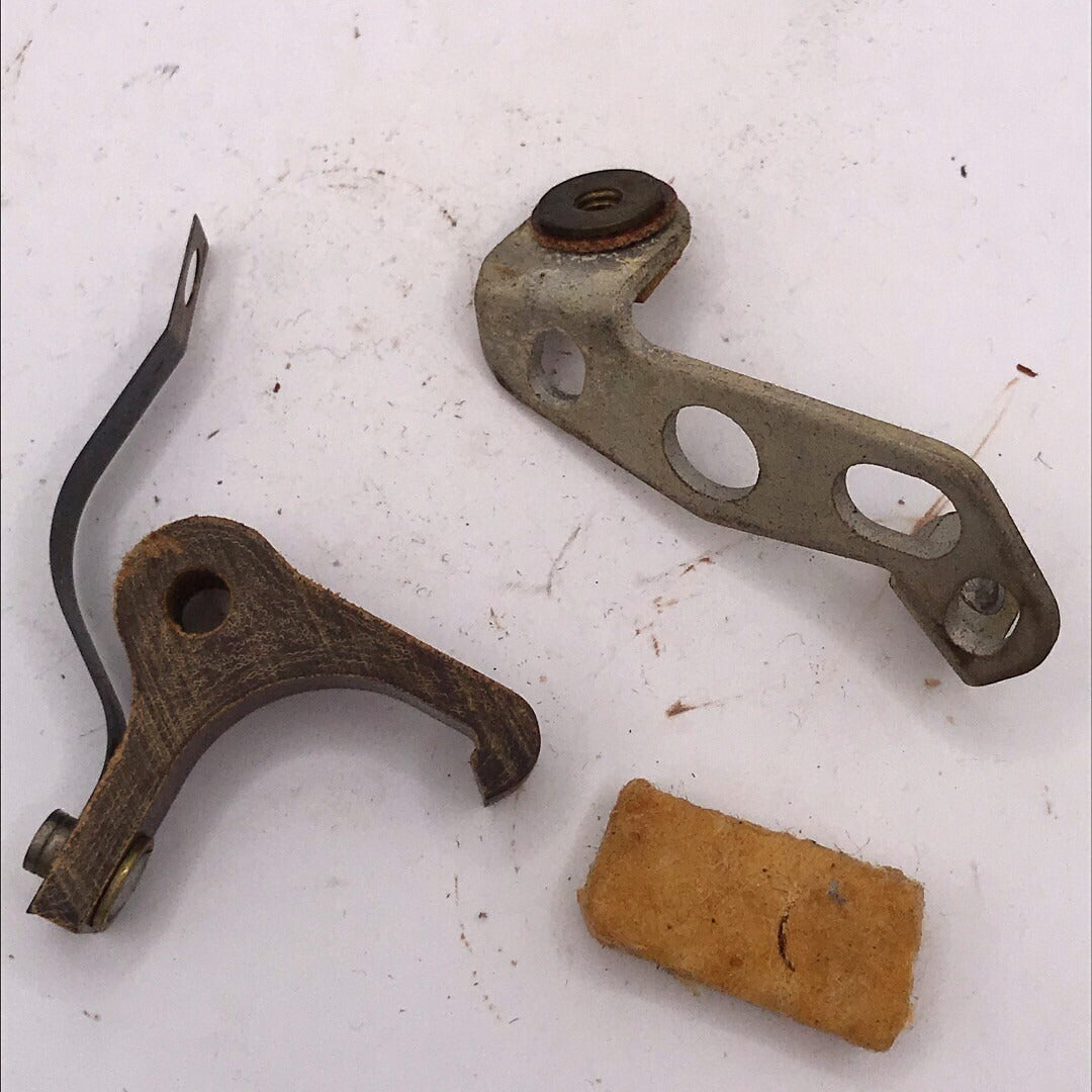 Fairbanks Morse Q2437 Magneto Ignition Points Set top/side view of parts