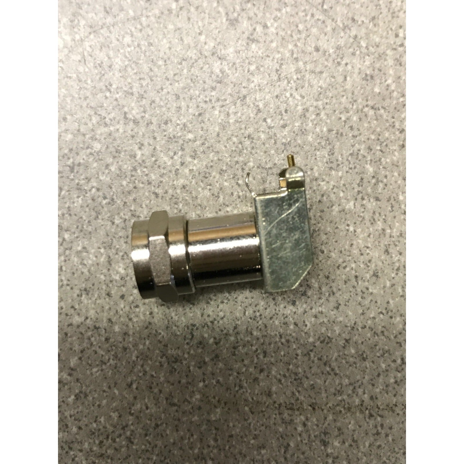 F-Type Male Panel Mount right angle CTP-128-F040 side view of connector