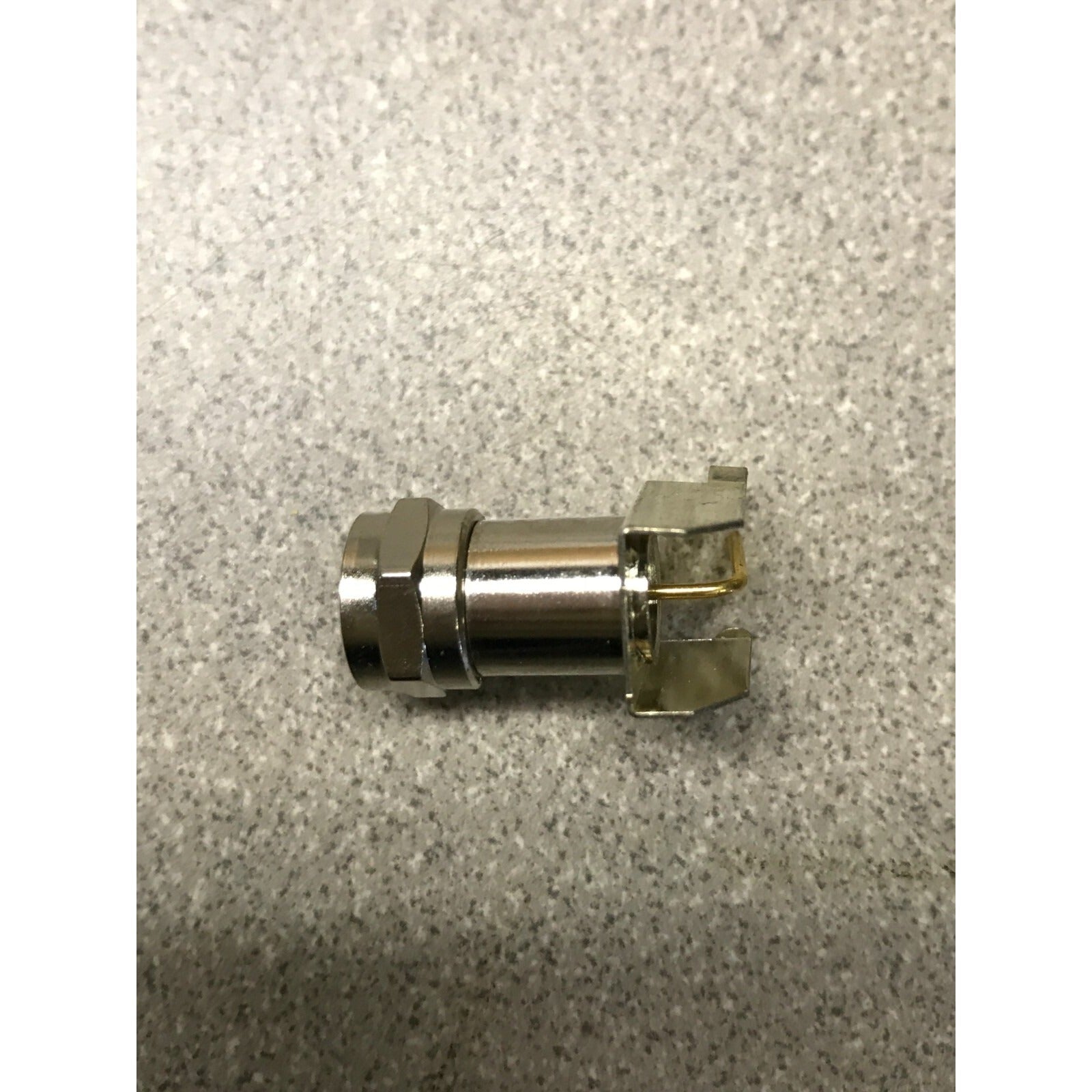 F-Type Male Panel Mount right angle CTP-128-F040 side view of connector