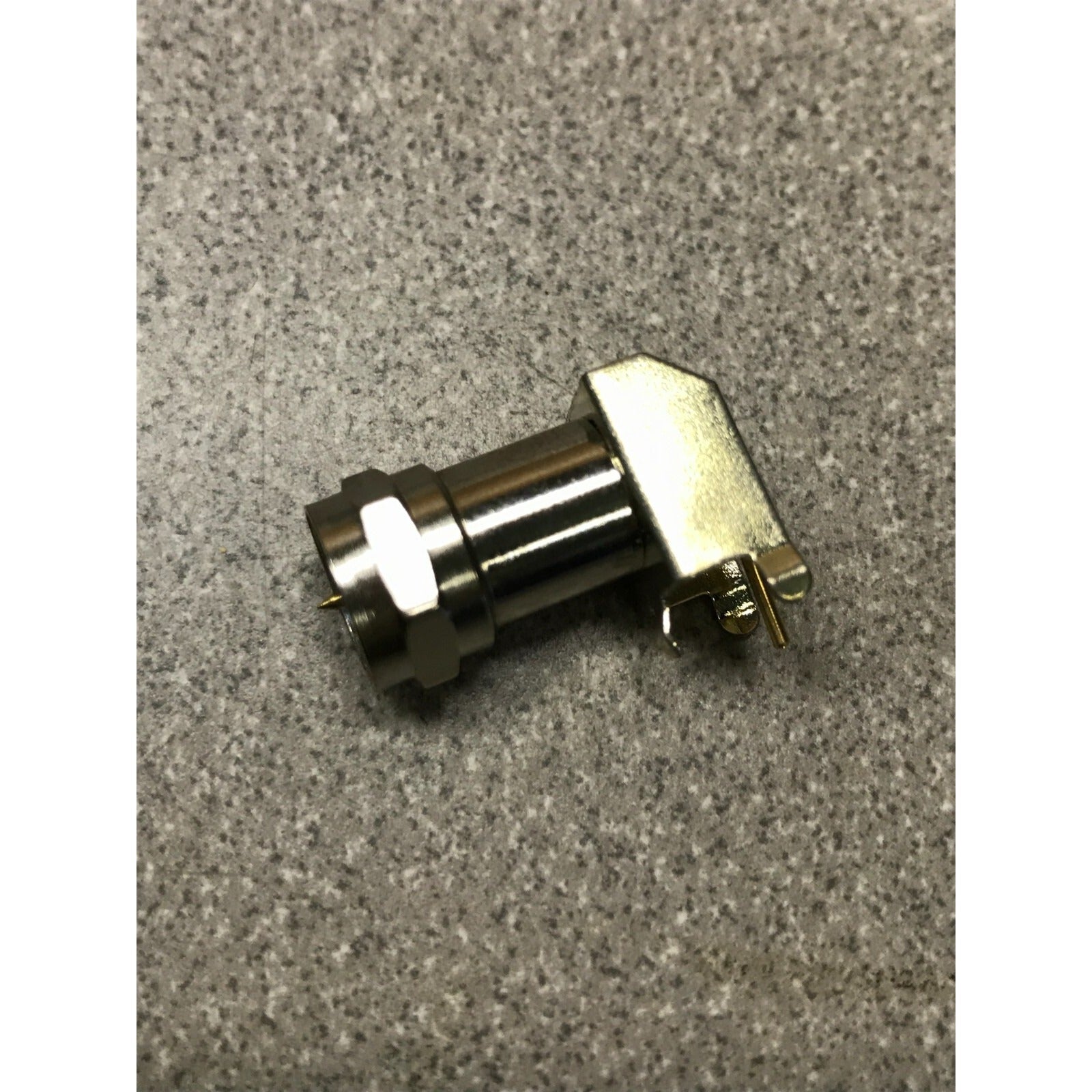 F-Type Male Panel Mount right angle CTP-128-F040 side view of connector