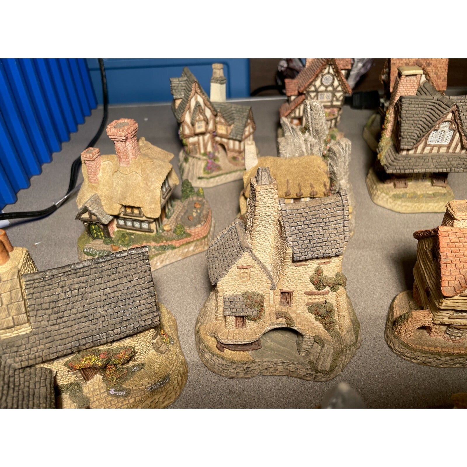 David Winter Cottages - Lot of 16 closeup