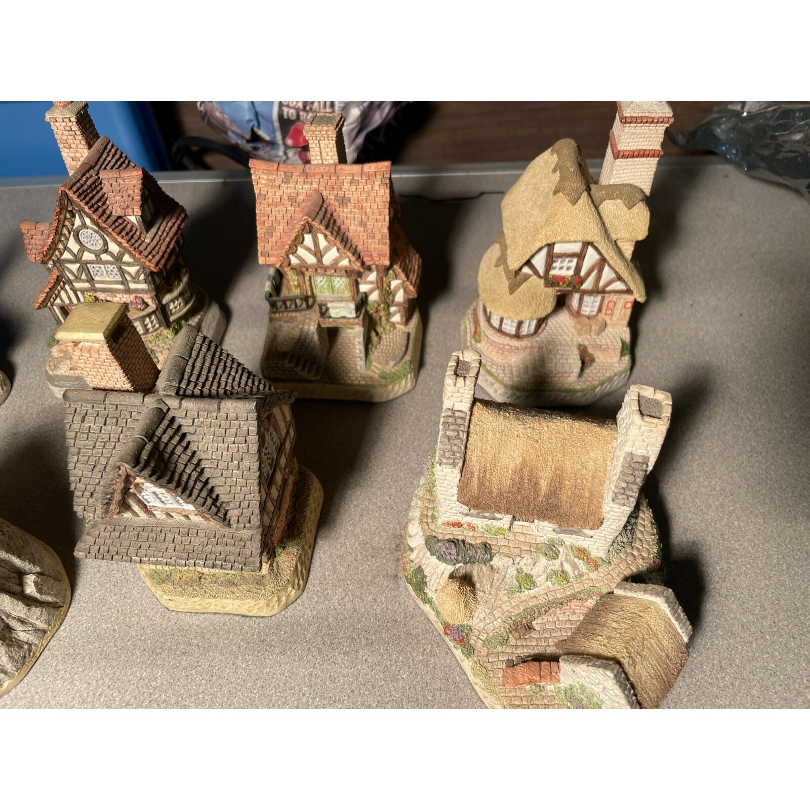 David Winter Cottages - Lot of 16 close up