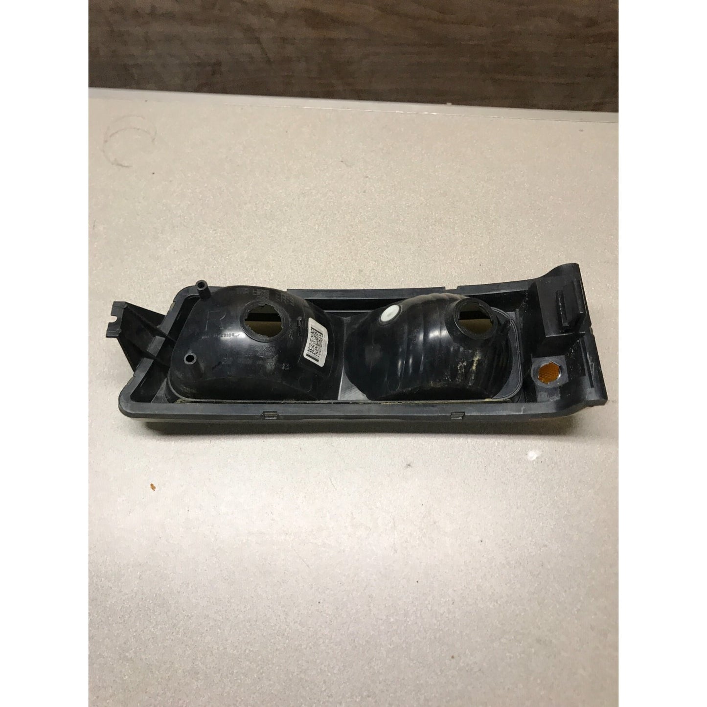 GM P27/7W Right Headlight Bottom Lense, Fits 2003 Chevy Silverado 2500HD back view