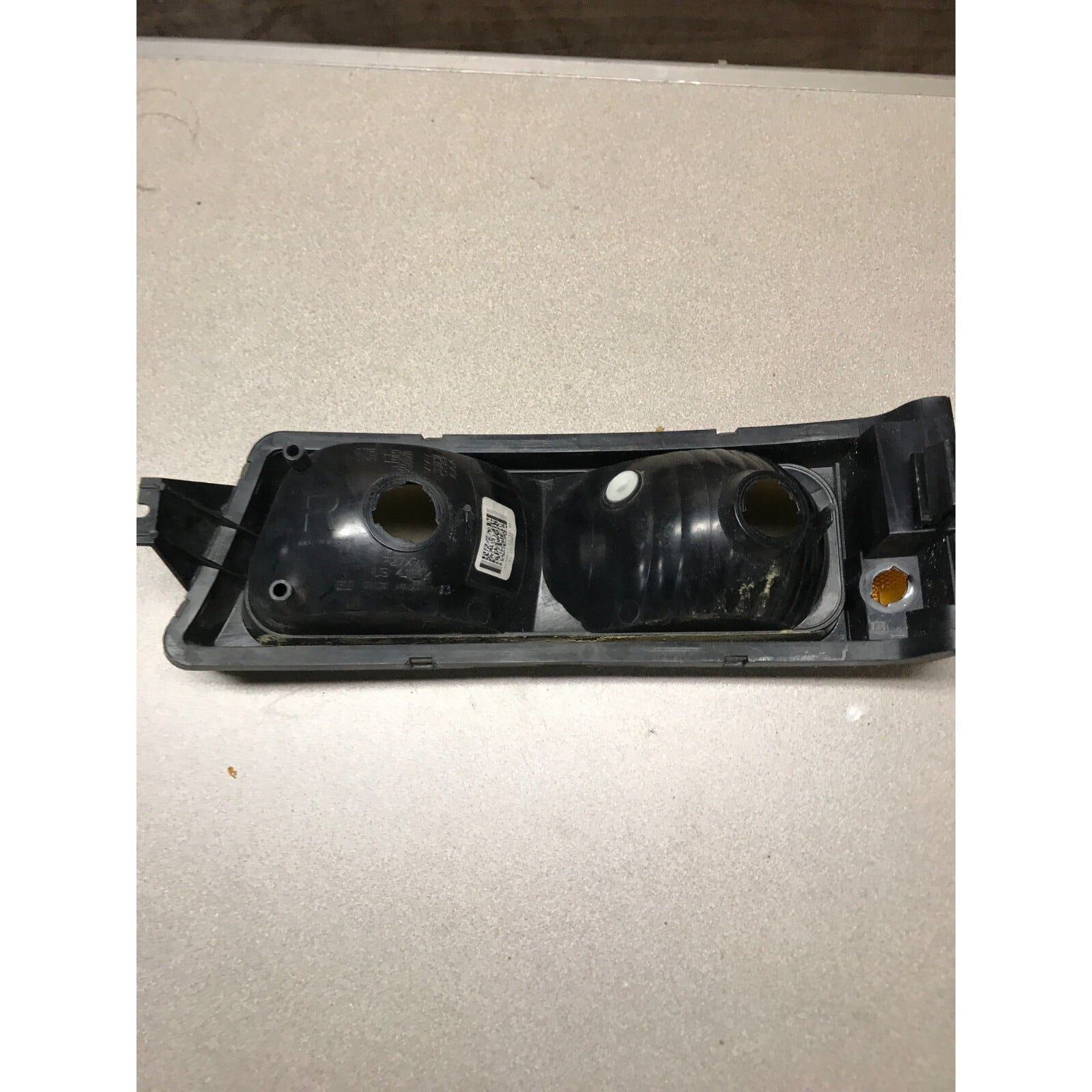 GM P27/7W Right Headlight Bottom Lense, Fits 2003 Chevy Silverado 2500HD back side