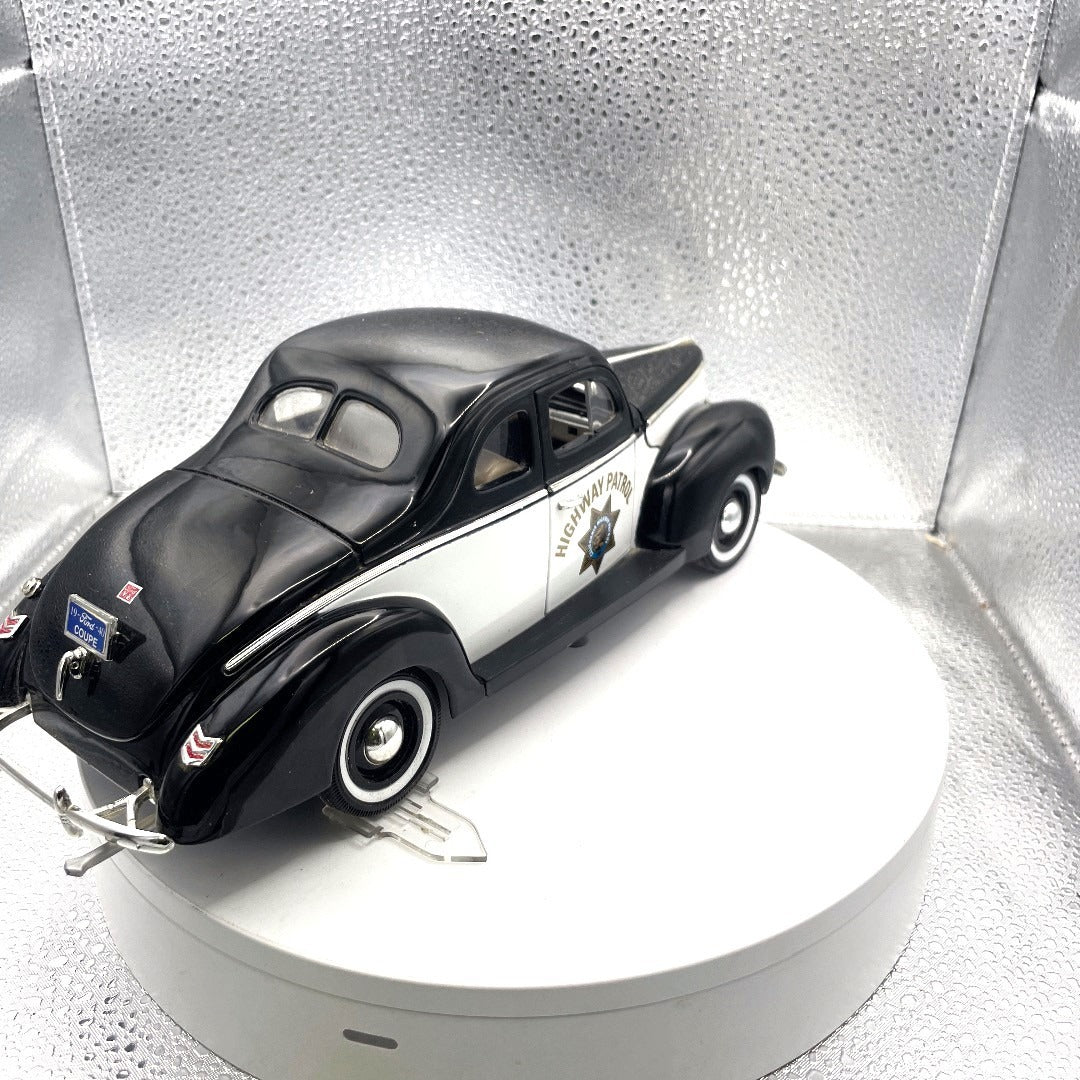 Motor Max 1940 Ford Sedan Coupe California Highway Patrol Die Cast back end/passenger side view