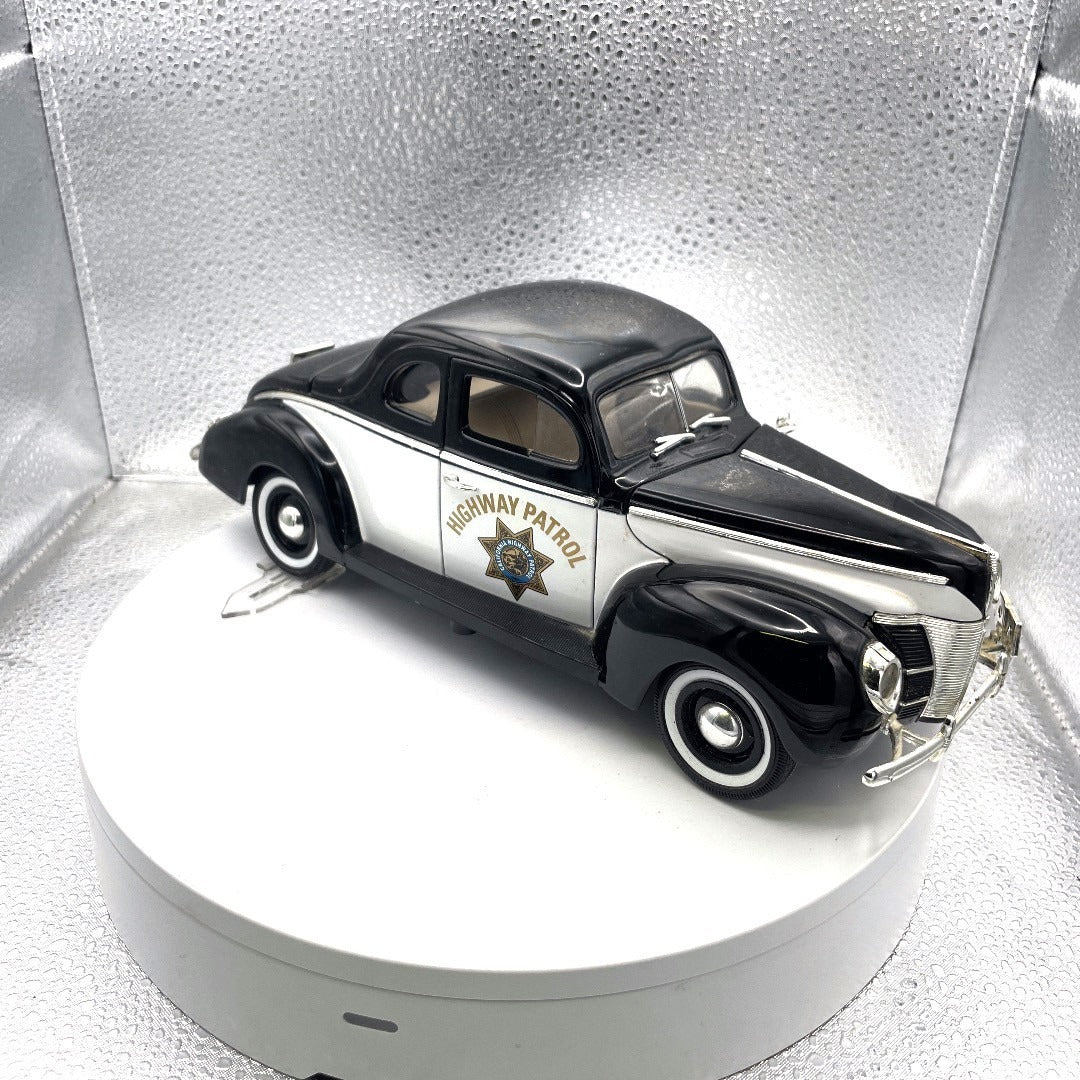 Motor Max 1940 Ford Sedan Coupe California Highway Patrol Die Cast passengers side/front end view