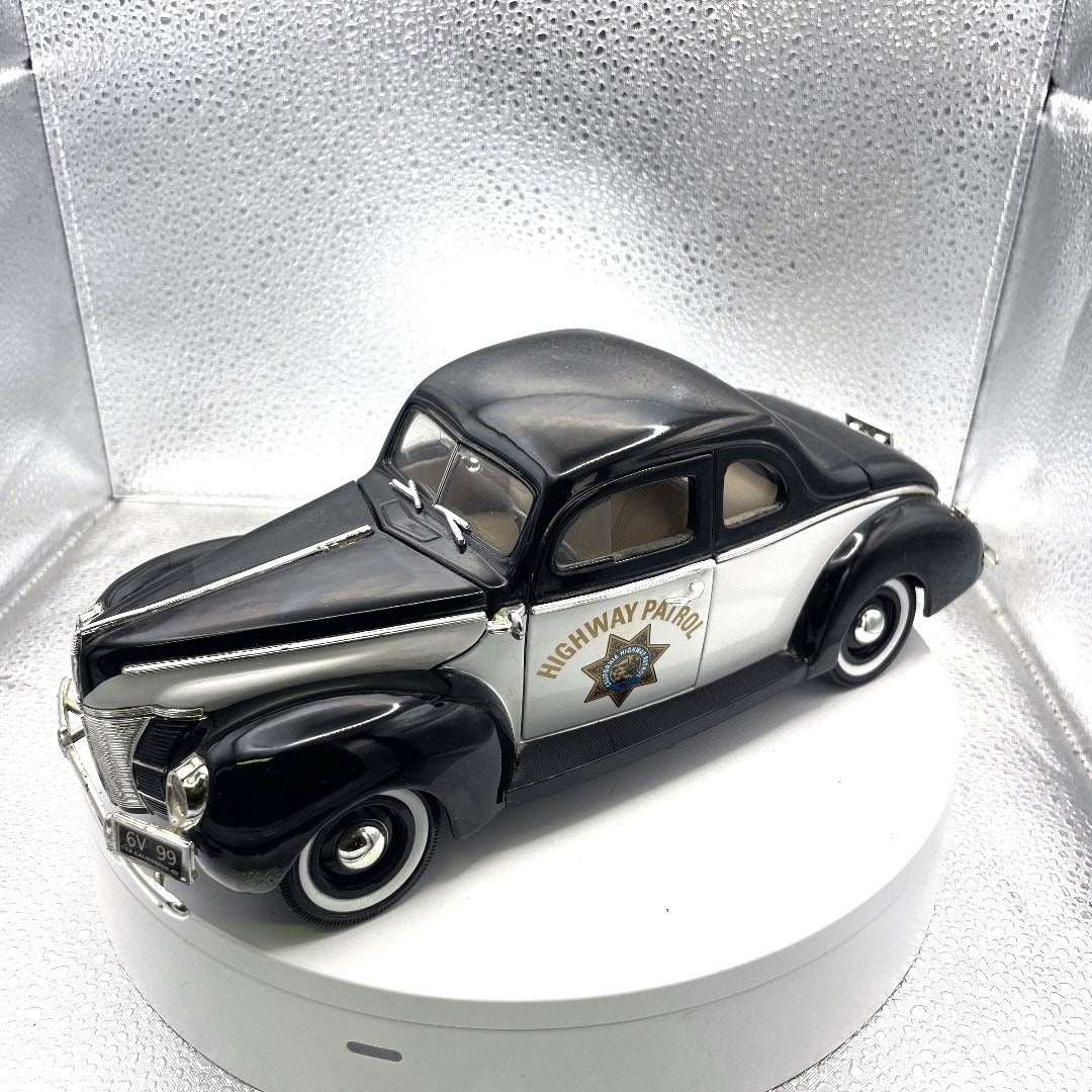 Motor Max 1940 Ford Sedan Coupe California Highway Patrol Die Cast front end/drivers side view