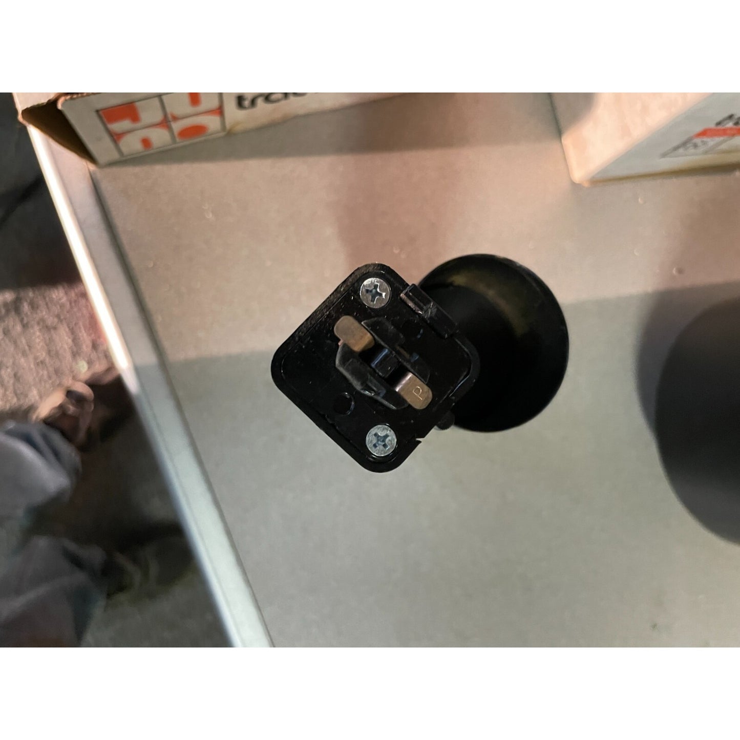 Juno Trac-Master Track Light Head Lamp Shade connector view