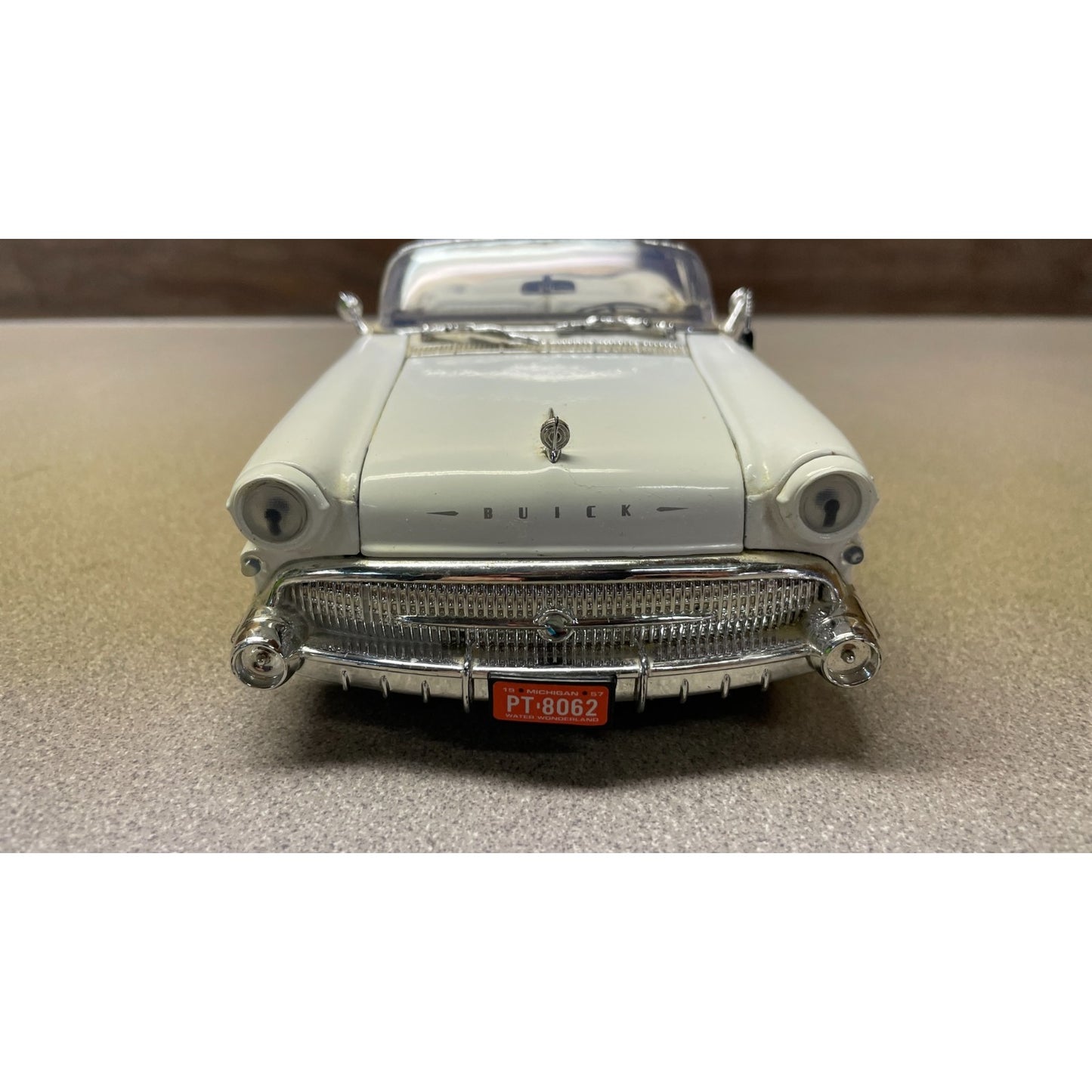 MotorMax 1957 Buick Roadmaster 1/18 Scale Model front end view