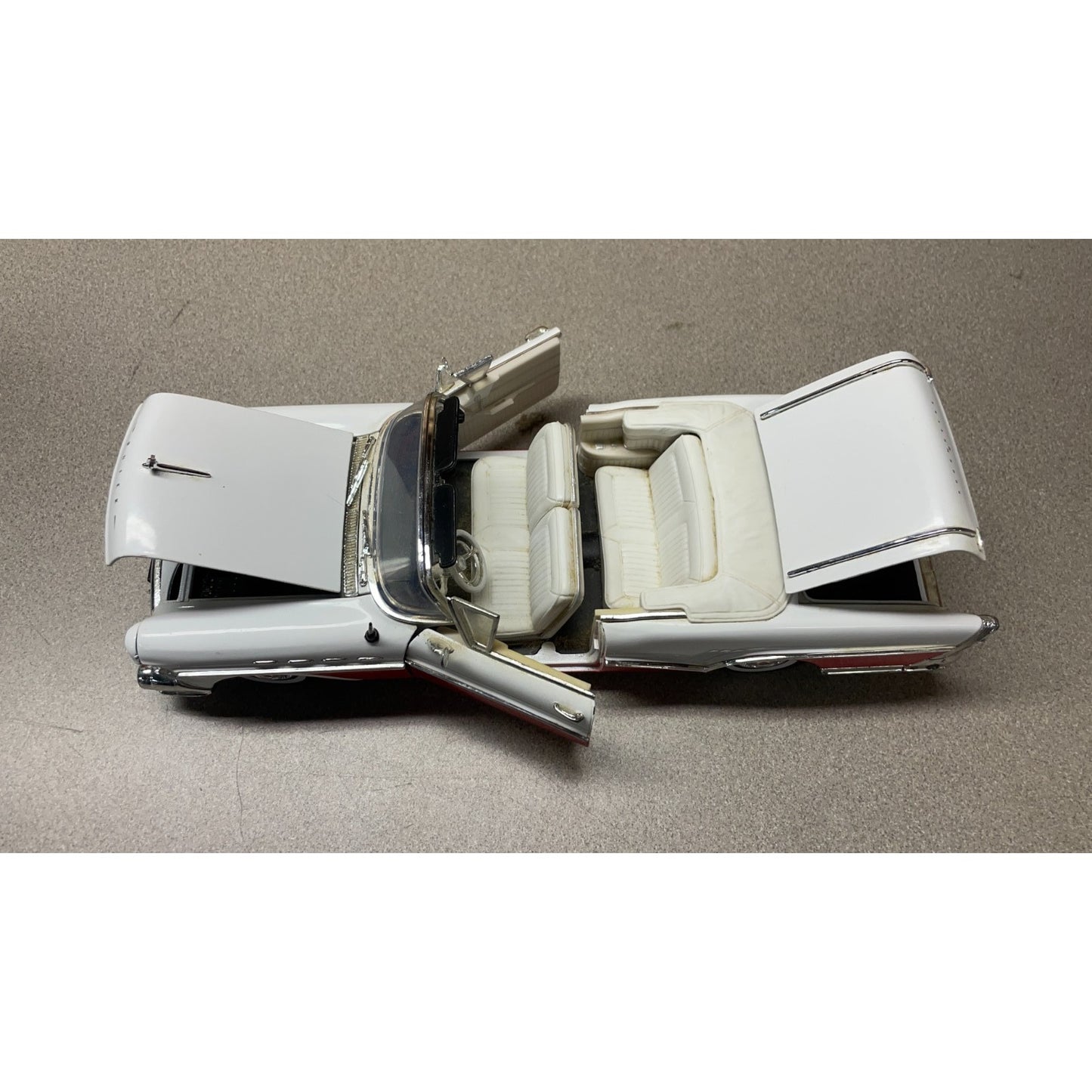 MotorMax 1957 Buick Roadmaster 1/18 Scale Model top view with all doors, trunk and hood open