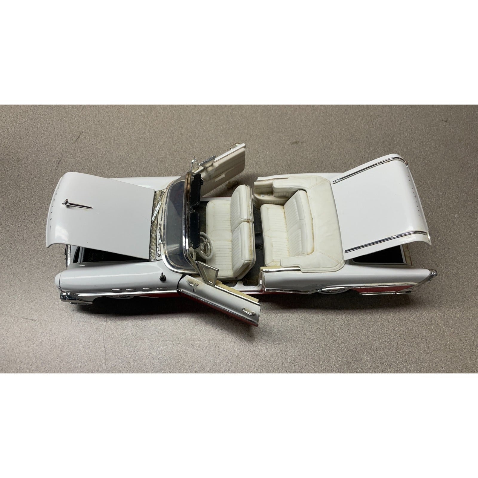 MotorMax 1957 Buick Roadmaster 1/18 Scale Model top view with all doors, trunk and hood open