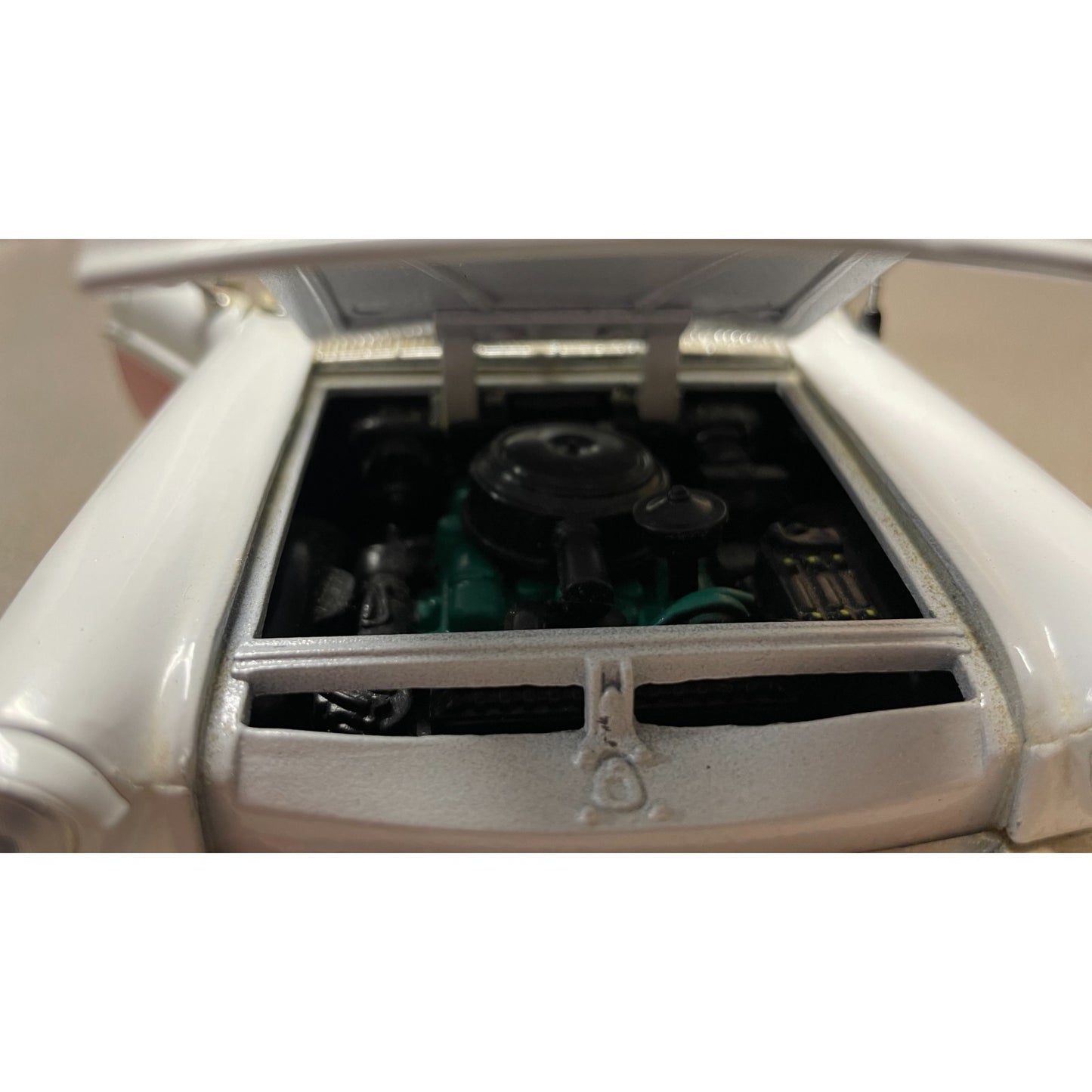 MotorMax 1957 Buick Roadmaster 1/18 Scale Model closeup of engine, open hood