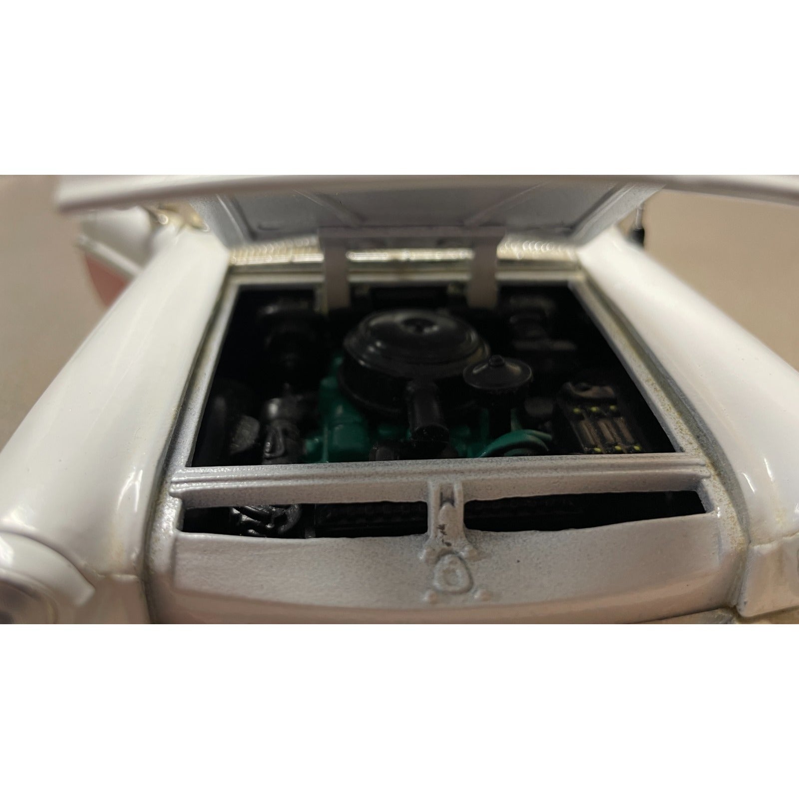 MotorMax 1957 Buick Roadmaster 1/18 Scale Model closeup of engine, open hood