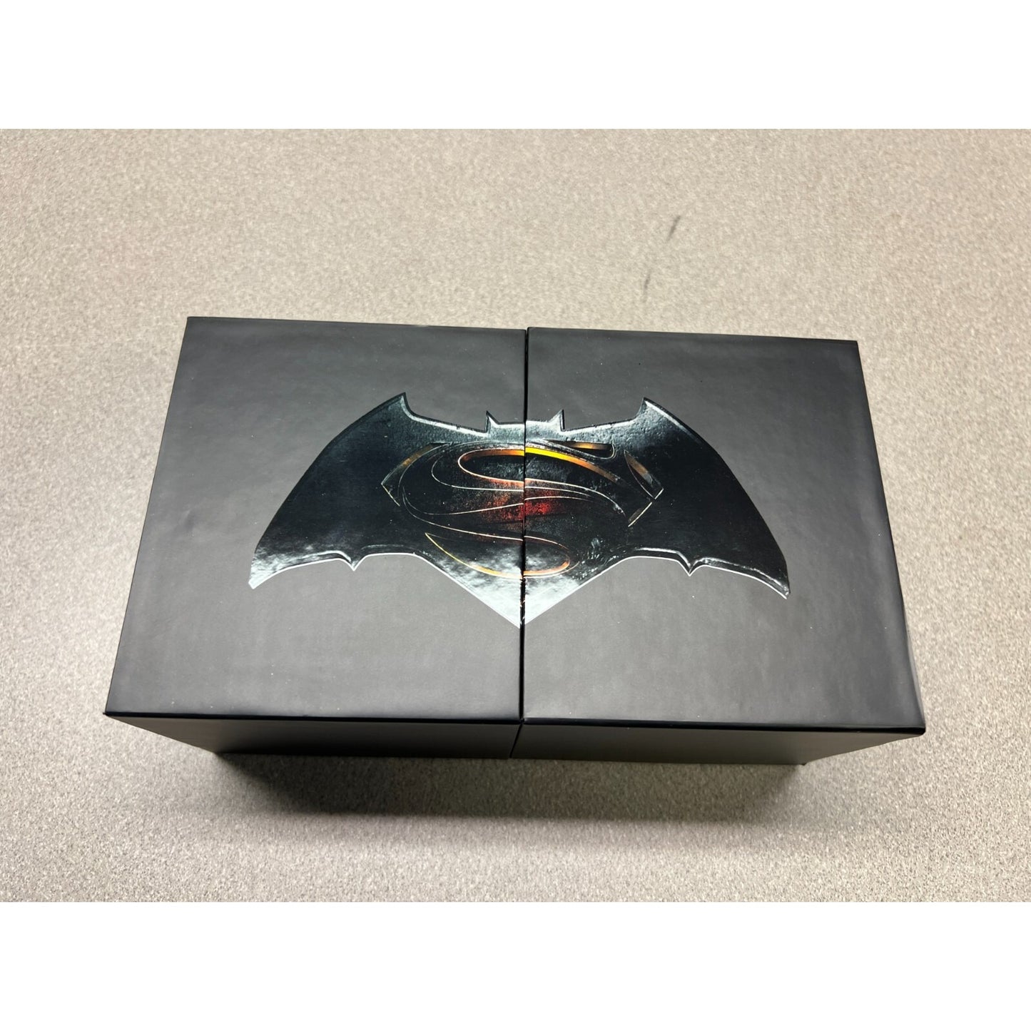 Hot Wheels: Batman v Superman Dawn of Justice (Comic Con Piece) top of box
