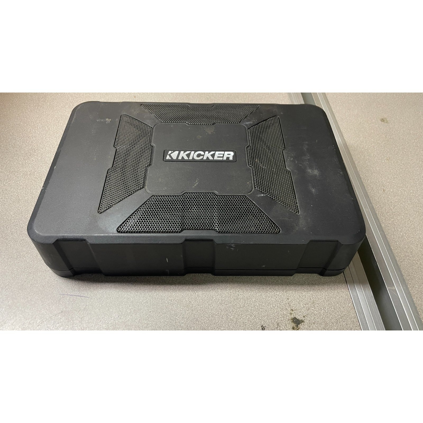 Kicker 8" Hideaway Powered 150 Watt Subwoofer Enclosure Sub Box Hide Away top view