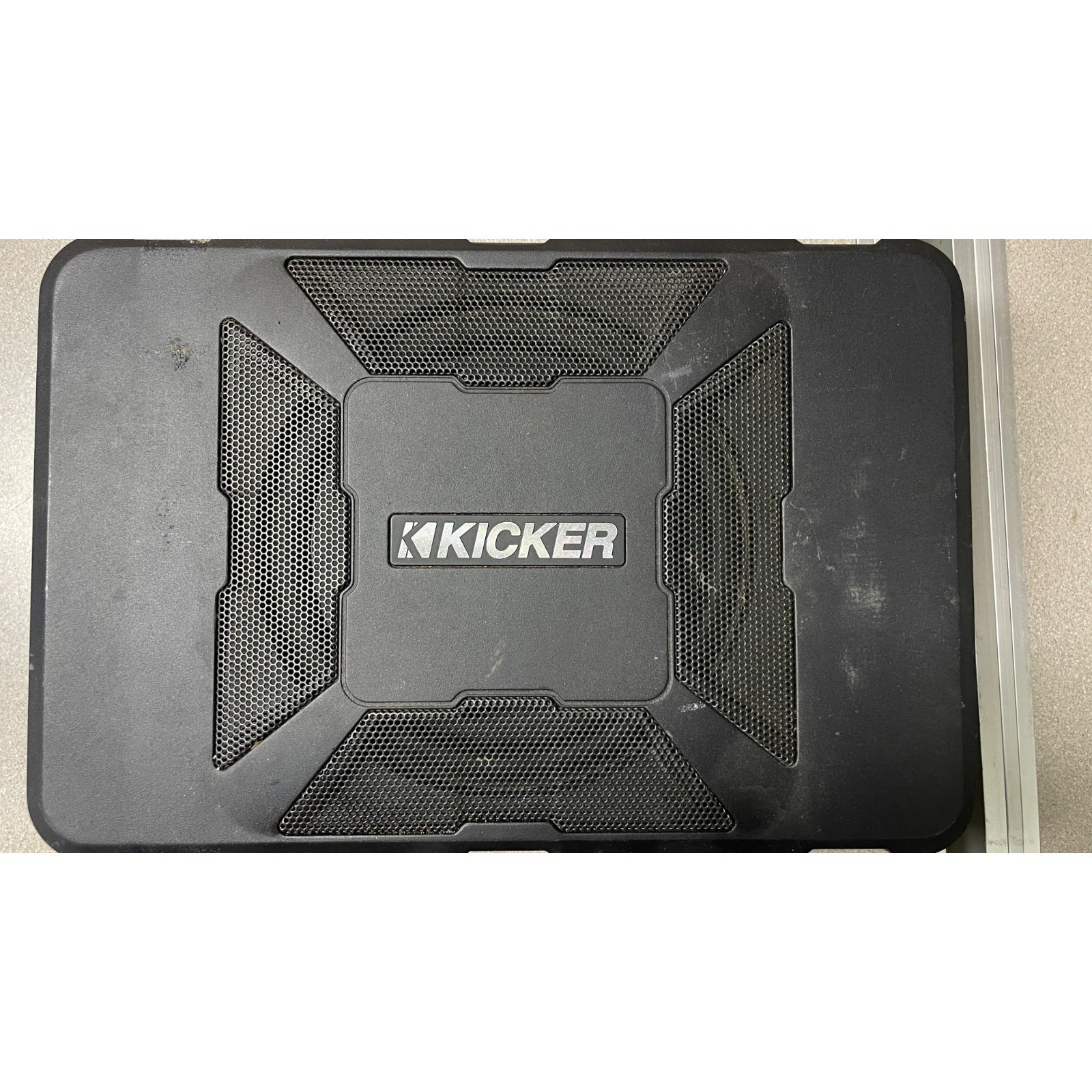 Kicker 8" Hideaway Powered 150 Watt Subwoofer Enclosure Sub Box Hide Away closeup of top