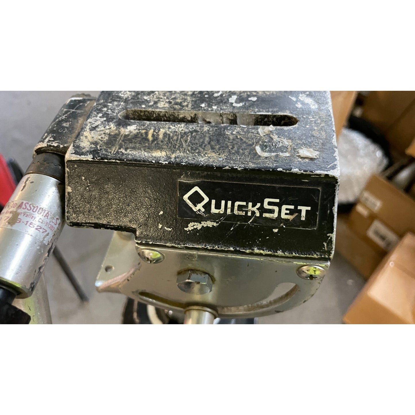 Quickset Moog Medium Weight Tripod 4-72011-6 base close up