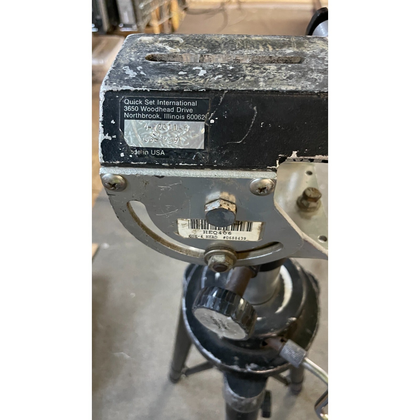 Quickset Moog Medium Weight Tripod 4-72011-6 label close up