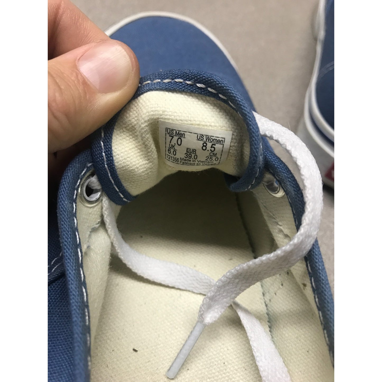 Vans Classic Low Top Light Blue Canvas Shoe, US Men 7, US Woman 8.5, Lightly Used, 721356 closeup of size tag