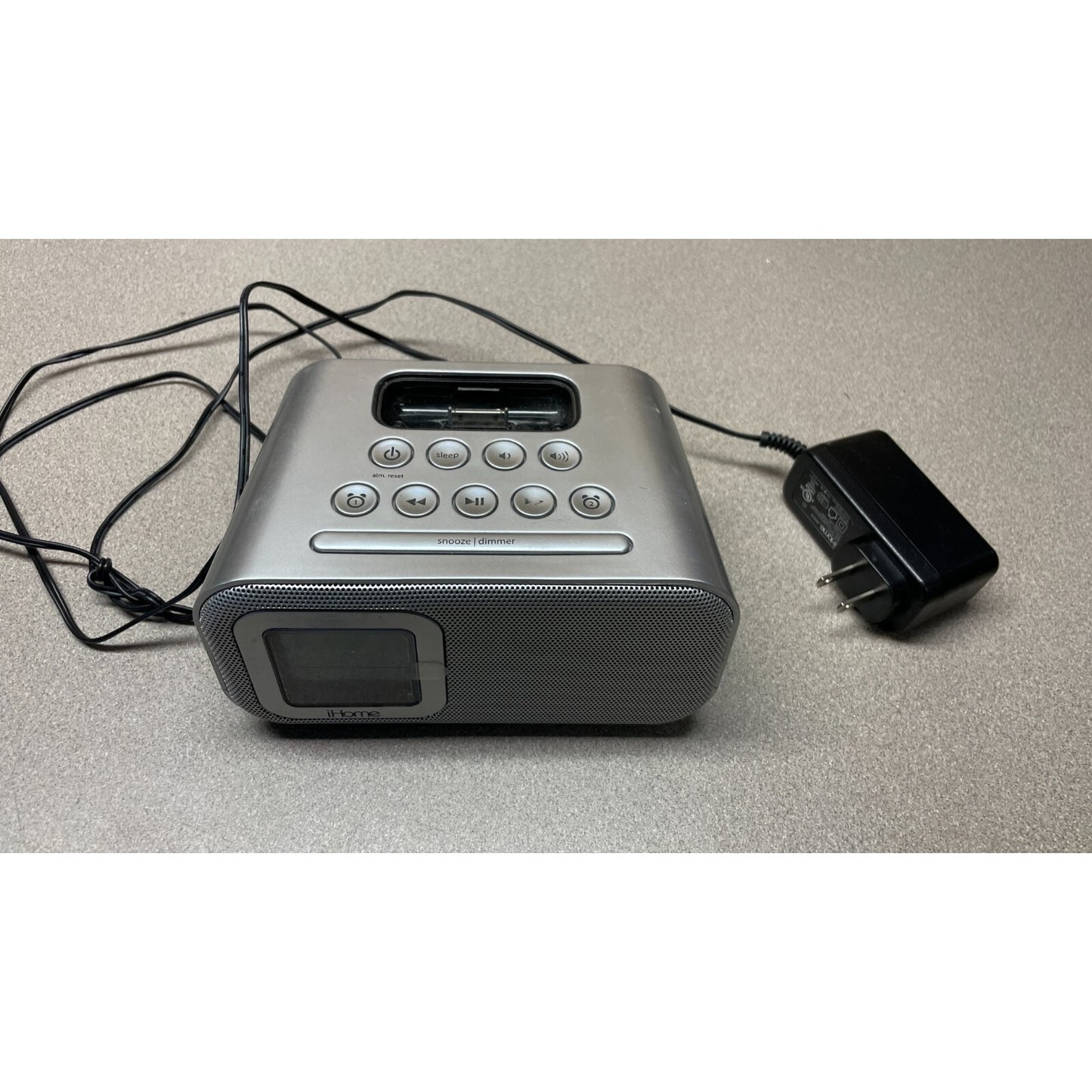 iHome iH22 Music Player, Battery and Plug In. 30pin connector top and front view with power cord