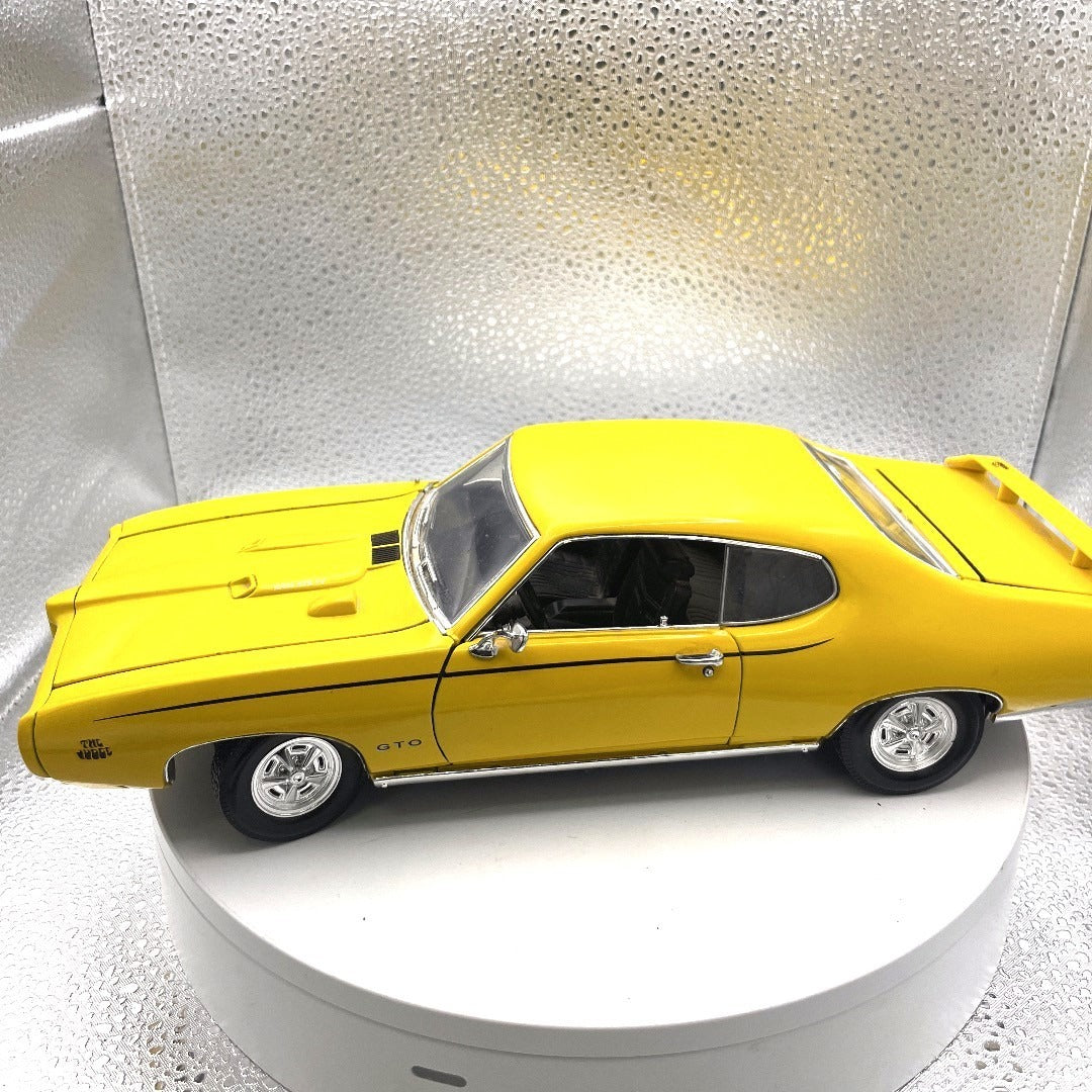 Motor Max 1969 Pontiac GTO "Judge" Yellow Die Cast, Scale: 1/18, 73133 drivers side view