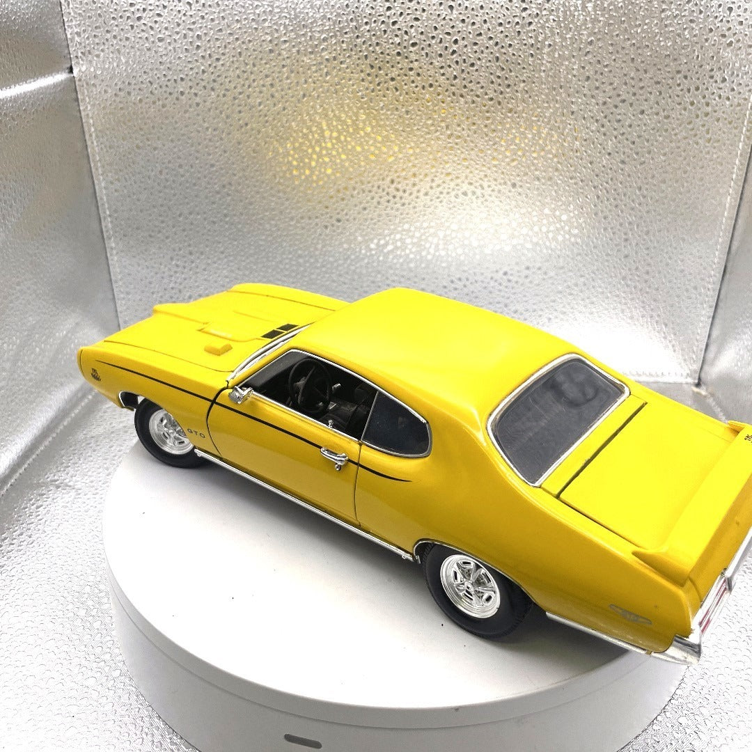 Motor Max 1969 Pontiac GTO "Judge" Yellow Die Cast, Scale: 1/18, 73133 drivers side/back end view