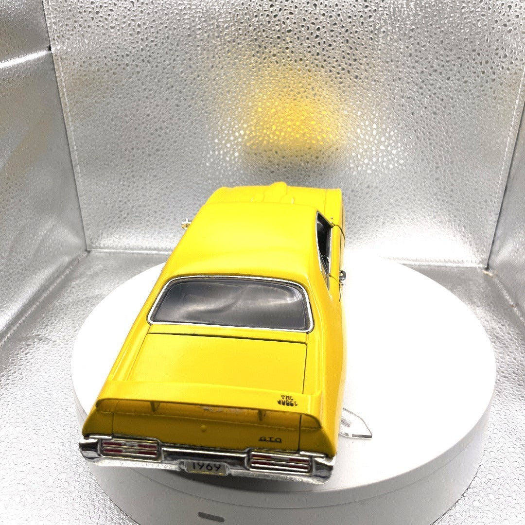 Motor Max 1969 Pontiac GTO "Judge" Yellow Die Cast, Scale: 1/18, 73133 back end/trunk view, "the judge" logo on spoiler