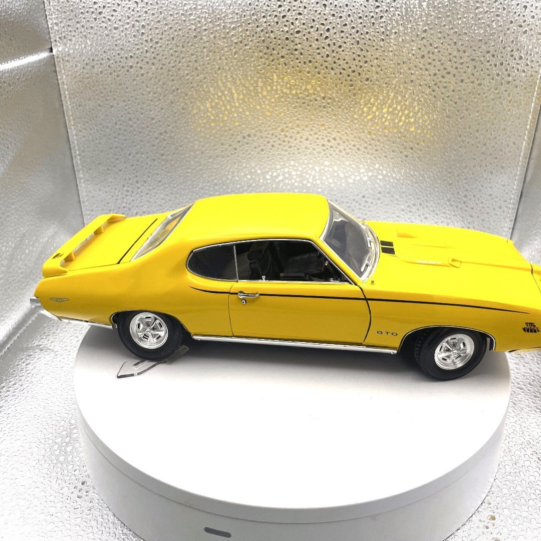 Motor Max 1969 Pontiac GTO "Judge" Yellow Die Cast, Scale: 1/18, 73133 passenger side view