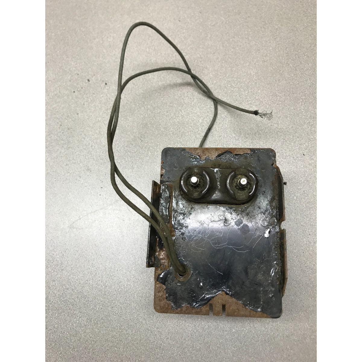 Jefferson Single Spark Ignition Transformer Cat No. 638-521 Model No 058 Equipped with Radio Barrier
 underside view