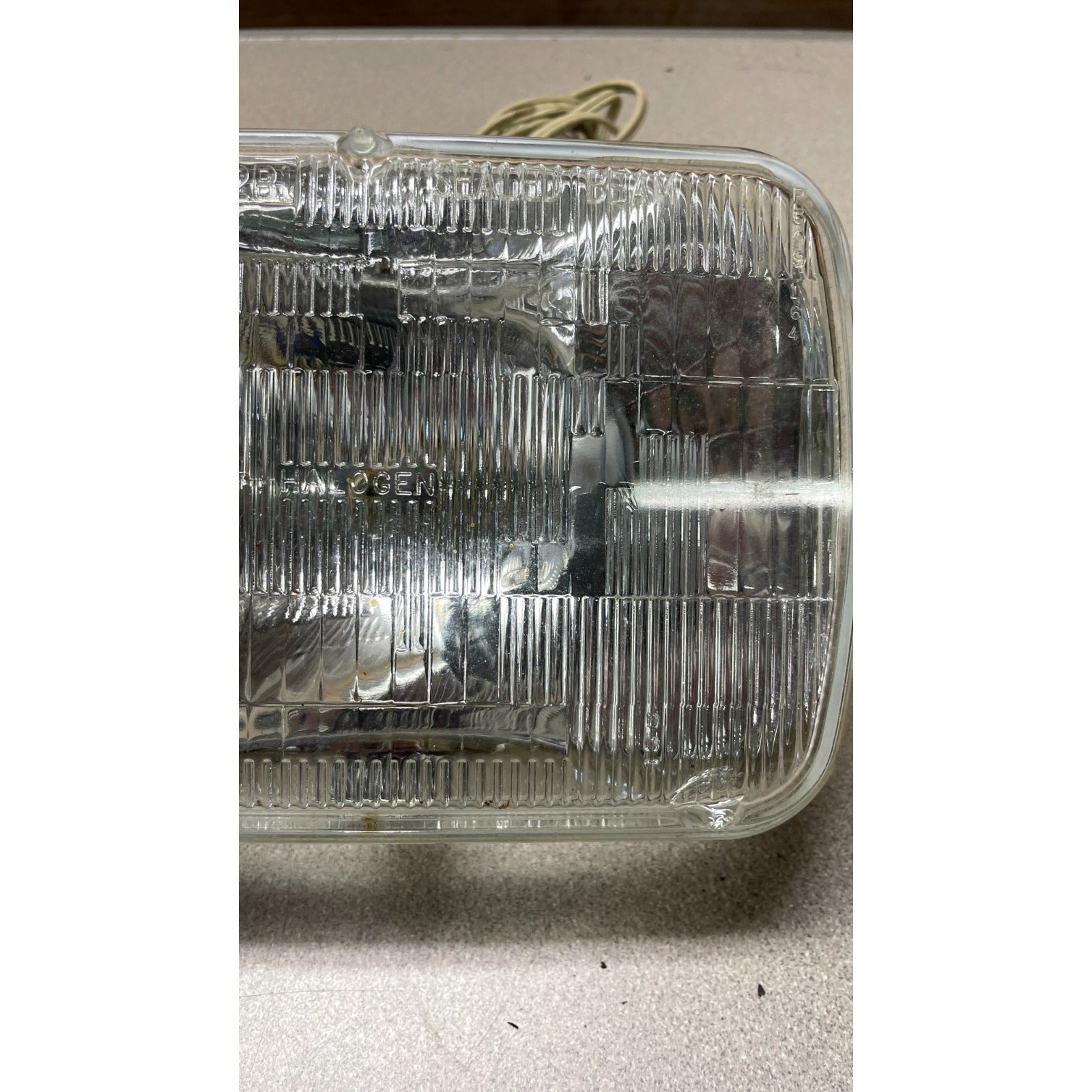 Philips 2B1 Halogen AC Light closeup of right side of light