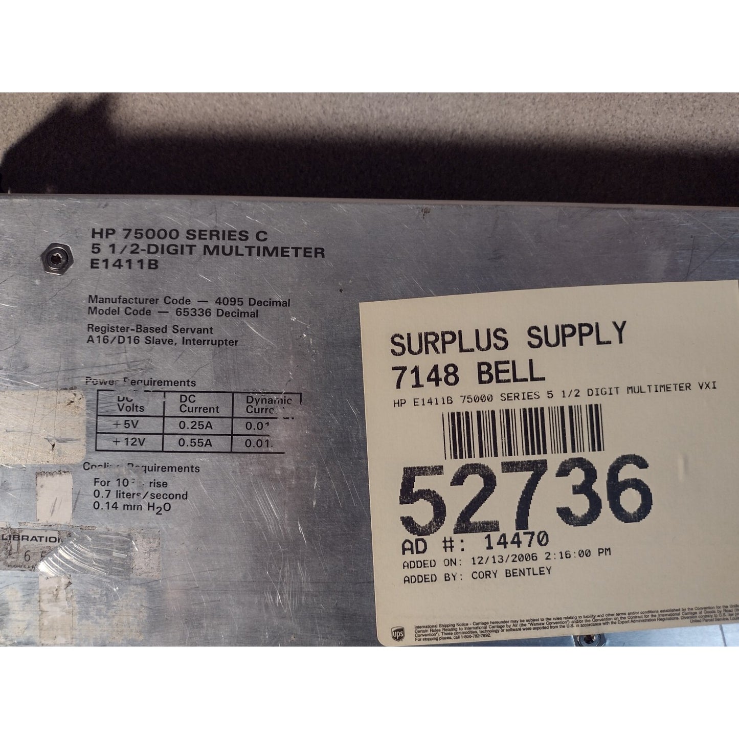 HP E1411B 75000 SERIES 5-1/2-DIGIT MULTIMETER top of unit product information closeup