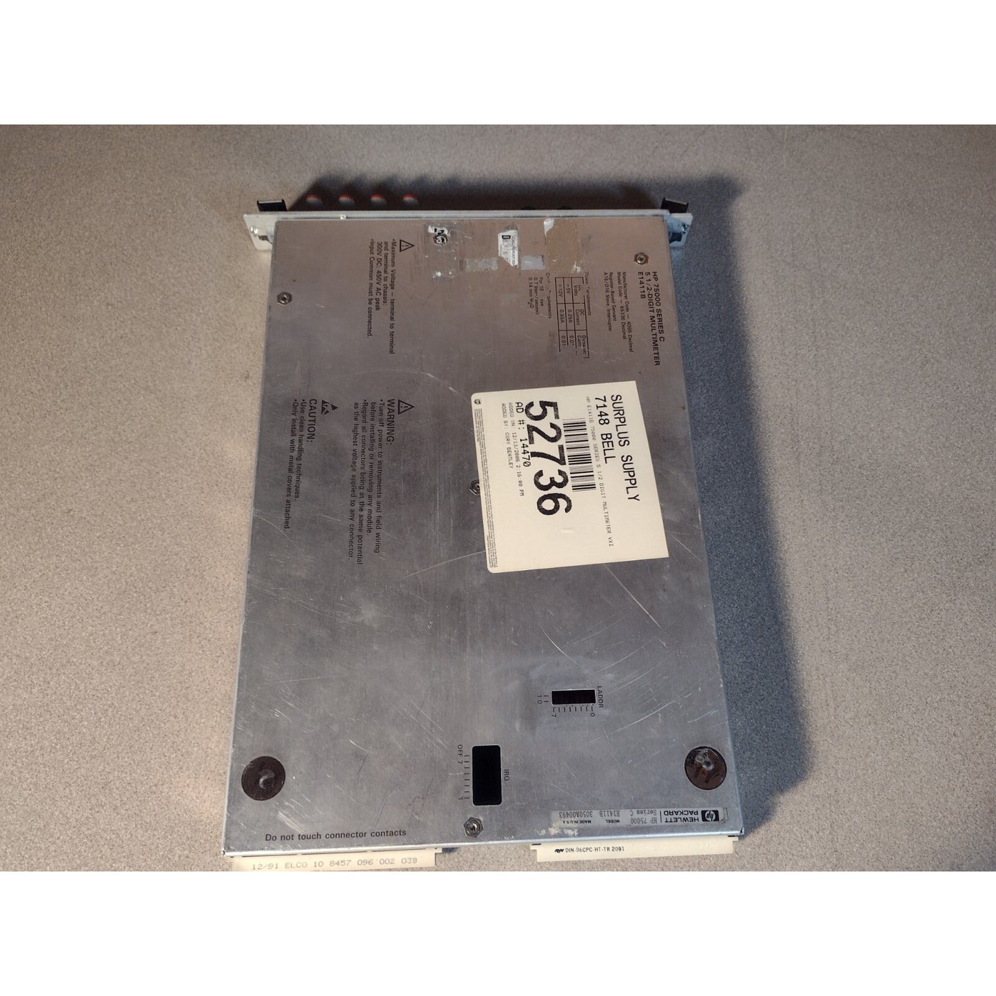 HP E1411B 75000 SERIES 5-1/2-DIGIT MULTIMETER top of unit