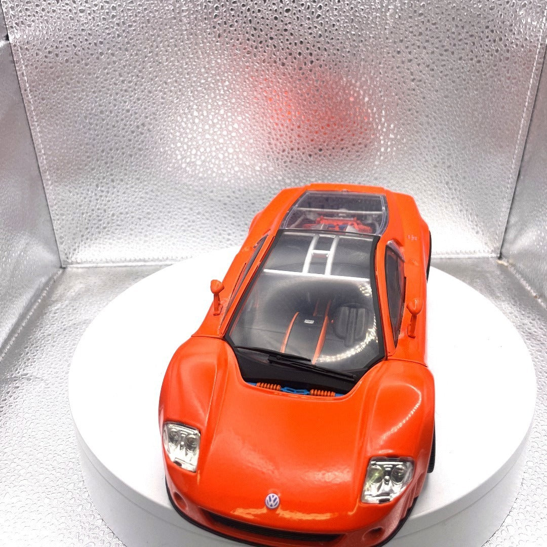 Motor Max Volkswagen Nardo W12 Show Car Orange Die Cast, Scale 1:18, No. 73141 front end view