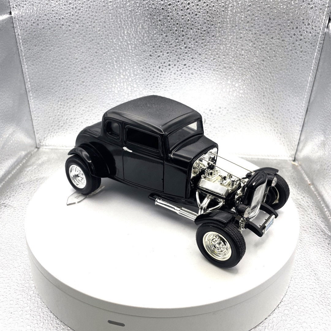 Motor Max 1932 Ford Coupe Hot Rod Black Die Cast, Scale: 1/18, No. 73172
passenger side/front end view